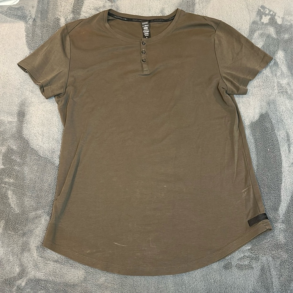 Alphalete Button Short Sleeve size Large
